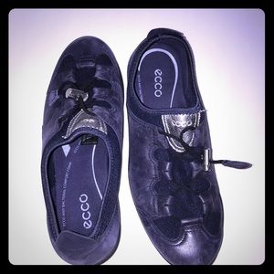 Ecco tennis shoes in navy